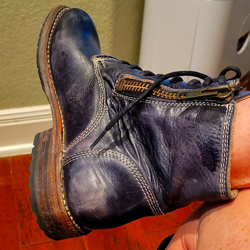 Combat boots